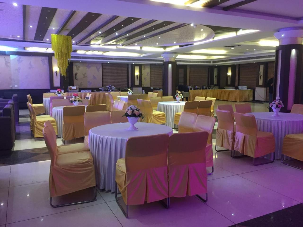 Hotel Paras Dera Bassi Ngoại thất bức ảnh