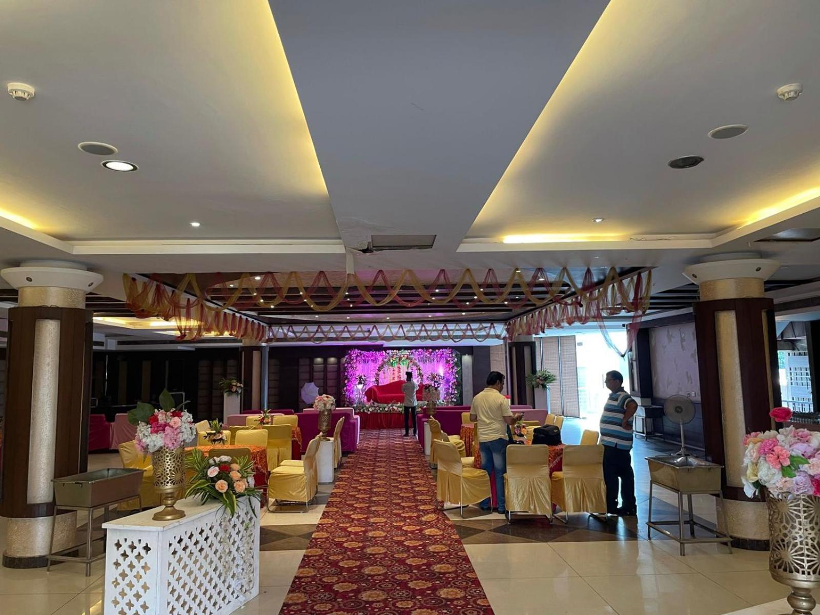 Hotel Paras Dera Bassi Ngoại thất bức ảnh