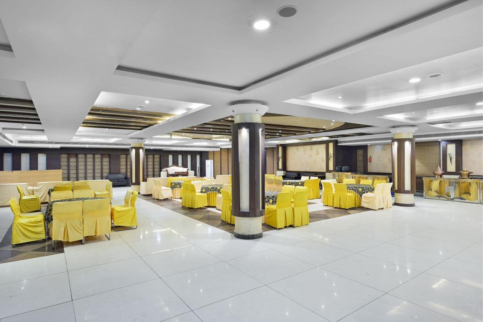 Hotel Paras Dera Bassi Ngoại thất bức ảnh